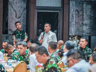 Bahas Krisis Sampah dan Ancaman El Nino, Bupati Aep Paparkan Kondisi Karawang di Mabes TNI AD