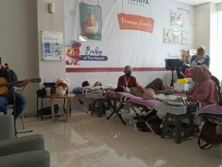Delapan Anggota AMKI Karawang Donor Darah, Bantu Tambah Stok PMI